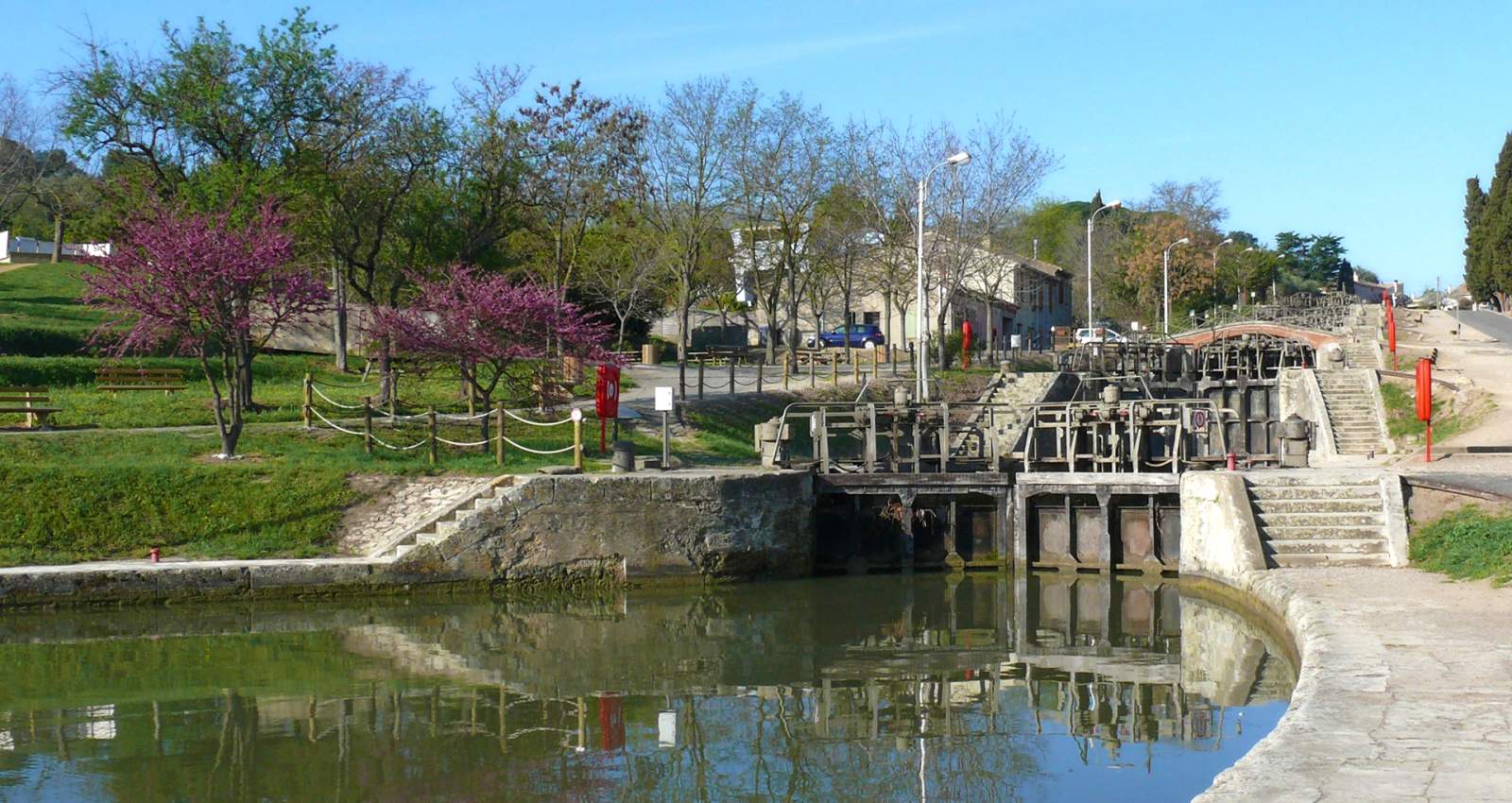 Visitez les écluses de Fonséranes sur le canal du Midi vers Béziers Visitez les écluses de Fonséranes sur le canal du Midi vers Béziers